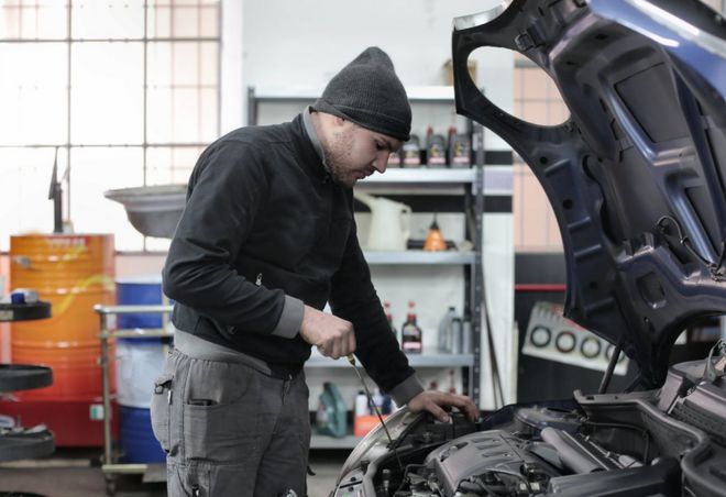 车辆在使用中不可避免的会遇到一些小问题我们必须学会如何开云 开云体育平台维修汽车(图7)