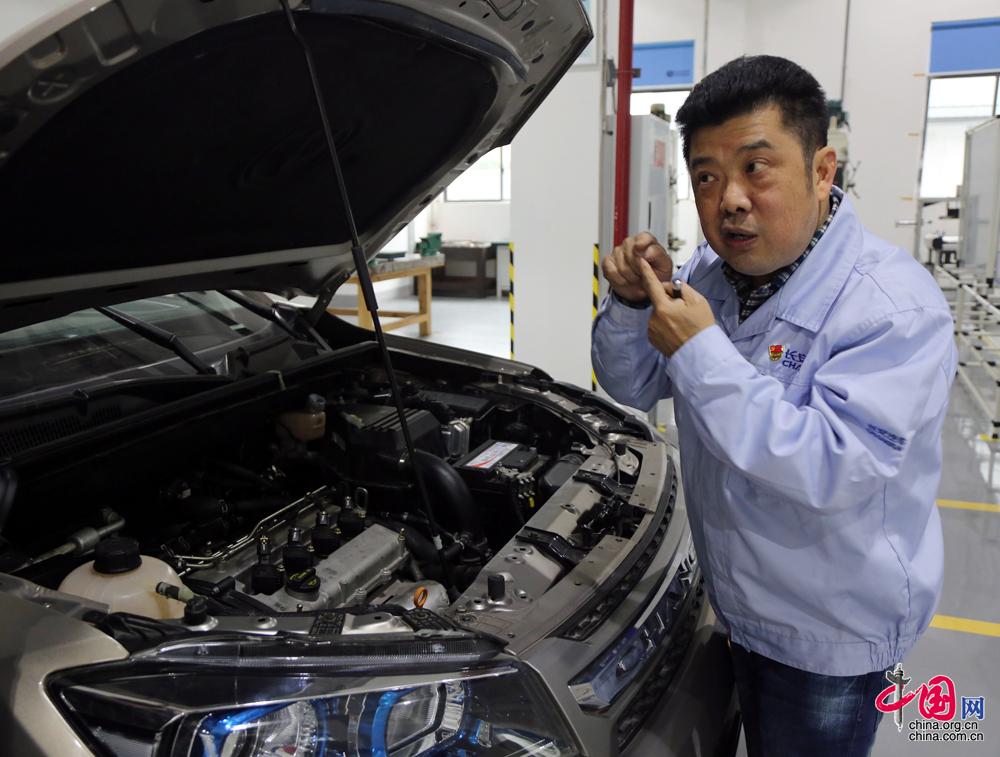 开云体育 开云官网【NO044】中国梦·大国工匠篇——张永忠:从木工岗位走出来的汽修“老中医”(图5) 开云体育 开云官网【NO044】中国梦·大国工匠篇——张永忠:从木工岗位走出来的汽修“老中医”(图5)