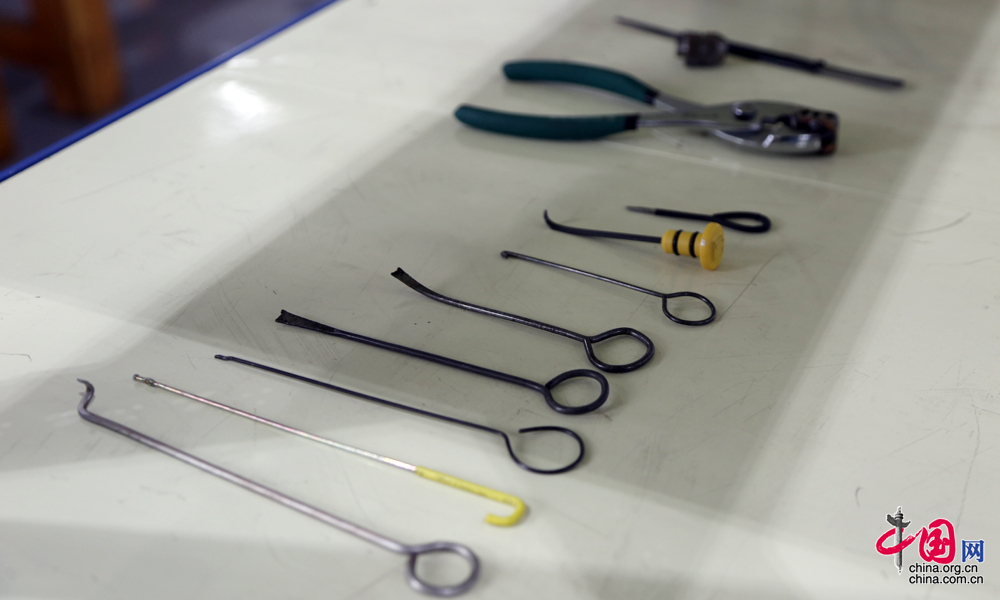 开云体育 开云官网【NO044】中国梦·大国工匠篇——张永忠:从木工岗位走出来的汽修“老中医”(图7) 开云体育 开云官网【NO044】中国梦·大国工匠篇——张永忠:从木工岗位走出来的汽修“老中医”(图7)