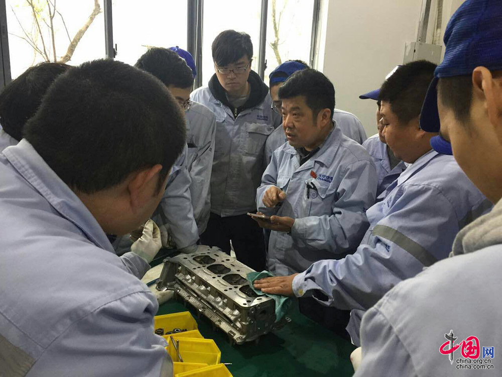 开云体育 开云官网【NO044】中国梦·大国工匠篇——张永忠:从木工岗位走出来的汽修“老中医”(图10) 开云体育 开云官网【NO044】中国梦·大国工匠篇——张永忠:从木工岗位走出来的汽修“老中医”(图10)