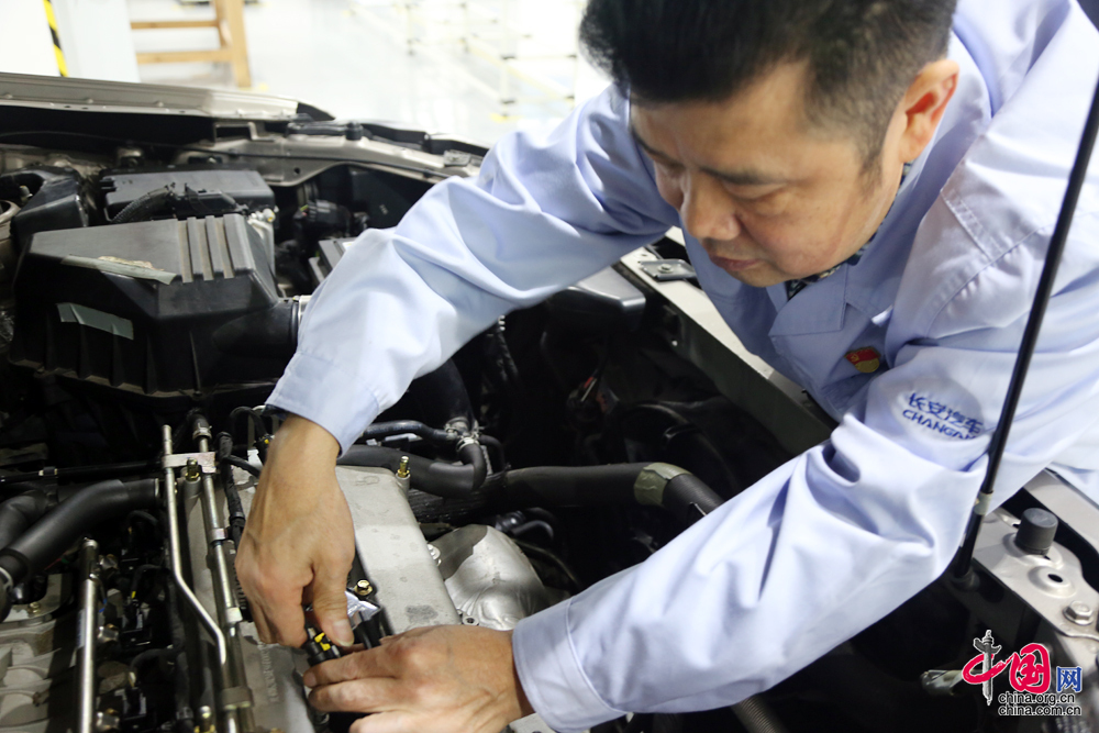 开云体育 开云官网【NO044】中国梦·大国工匠篇——张永忠:从木工岗位走出来的汽修“老中医”(图11) 开云体育 开云官网【NO044】中国梦·大国工匠篇——张永忠:从木工岗位走出来的汽修“老中医”(图11)