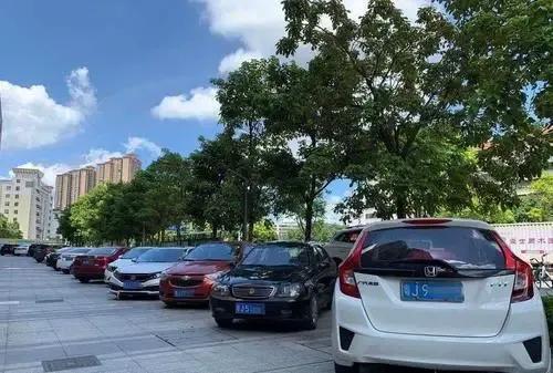 开云 开云体育官网车子正常不开可以停放几天？维修师傅：尽量别超过这个期限！(图3)