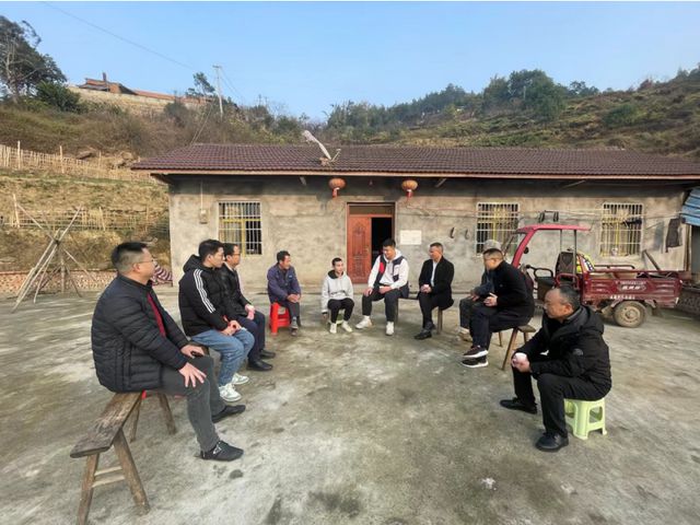 宜宾市南溪职校汽车运用与维修专业支部开展百名教师大家访活动开云 开云体育APP(图2)