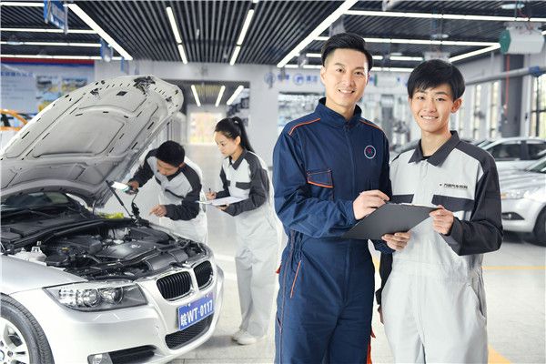 现在学汽修有前景吗?学汽修技术去开云 开云体育官网哪里好?
