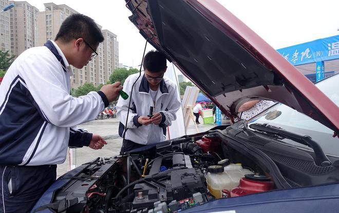 为什么学习汽修要到专门的汽修学校？有前景吗？开云 开云体育官网(图2)