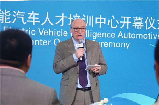 开云体育 开云官网学新能源汽车维修技术原来上海博世汽修学校实力这么强！(图6)